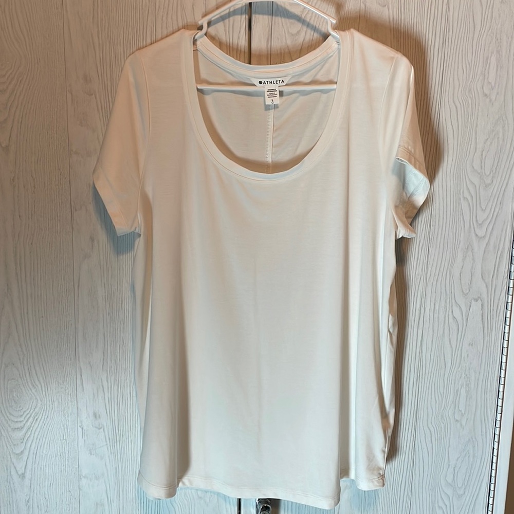 EUC Athleta Stratus II Tee Lg.